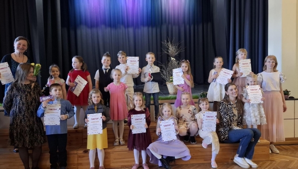 Noorimad ülesastujad olid kolme- kuni nelja-aastased, vanimad gümnaasiuminoored. Foto: KRISTI VALS